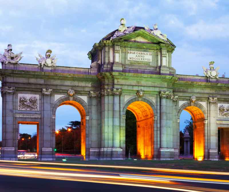 Foto de un anochecer en Madrid en la puerta de Toledo